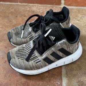 Adidas Toddler 9.5 9 1/2 Black and White Sneakers Gender Neutral